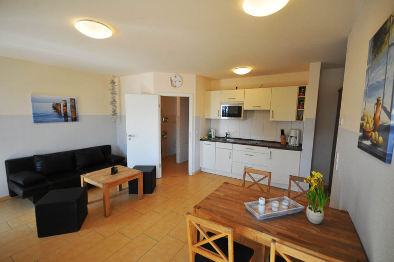 Ferienwohnung 06 in Sellin – Wohnbereich